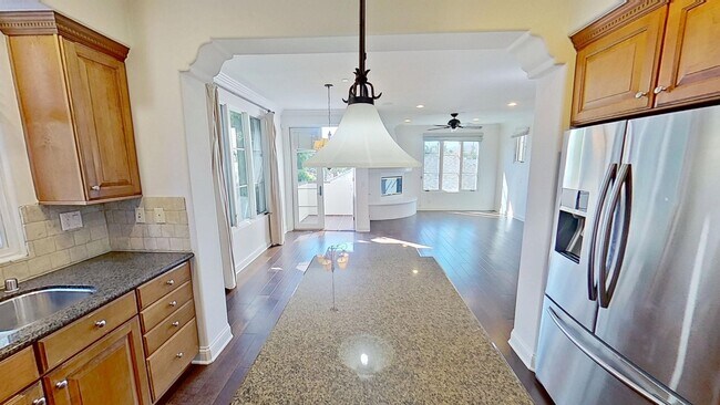 Building Photo - Spacious 2-bedroom/2.5-bathroom Townhouse- In the heart of the Funk Zone