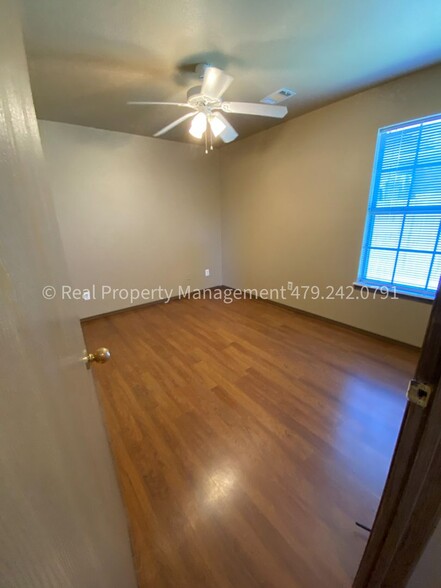 Building Photo - 1001 Trenton Dr