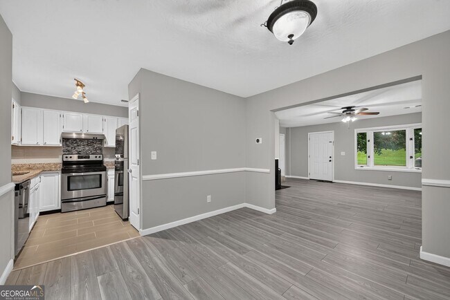 Building Photo - 226 High Creek Dr