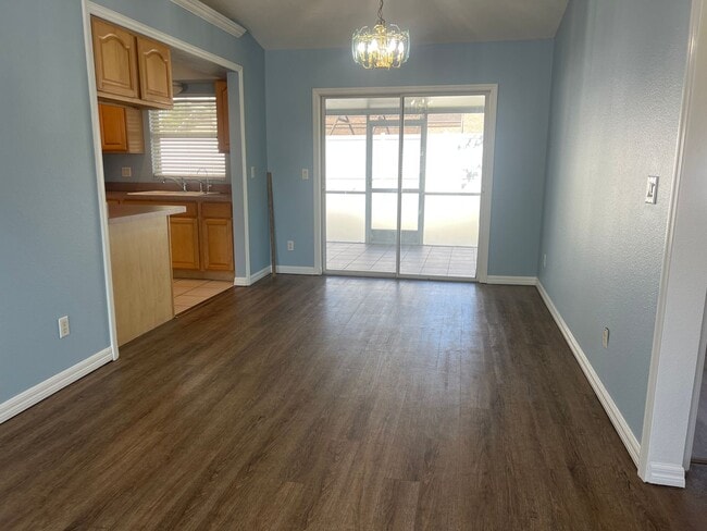 Building Photo - Available now! 3BR/2BA Single Family Home