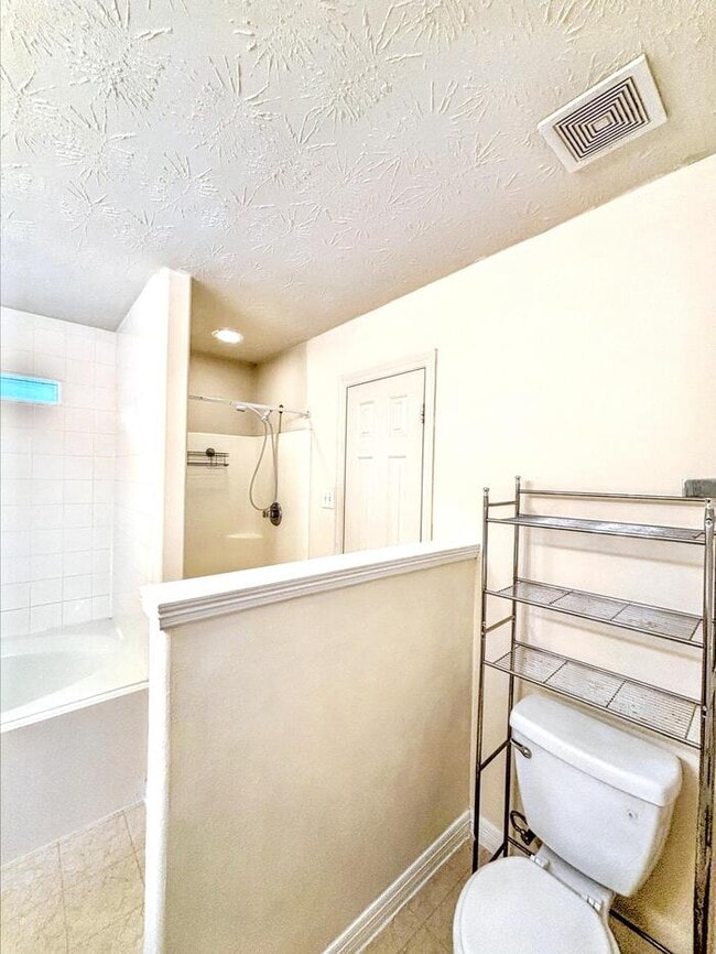 Building Photo - 4710 Kiowa Cir