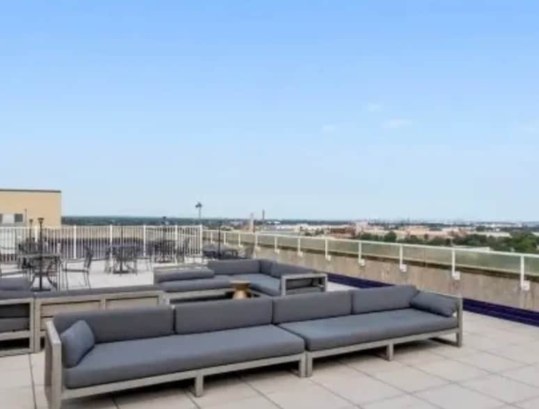 Building Photo - 1 Carriage City Plz