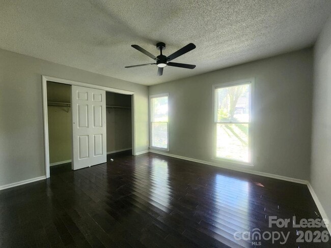 Building Photo - 3317 Windsor Dr