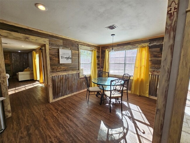 Building Photo - 17911 Beaver Creek Dr