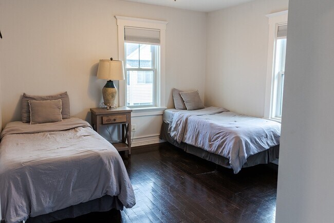 Building Photo - 127-129 Bailey Rd