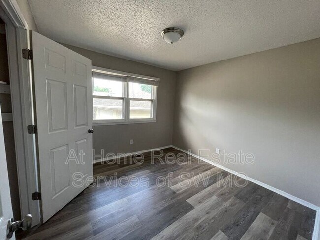 Building Photo - 2315 W Village Ln