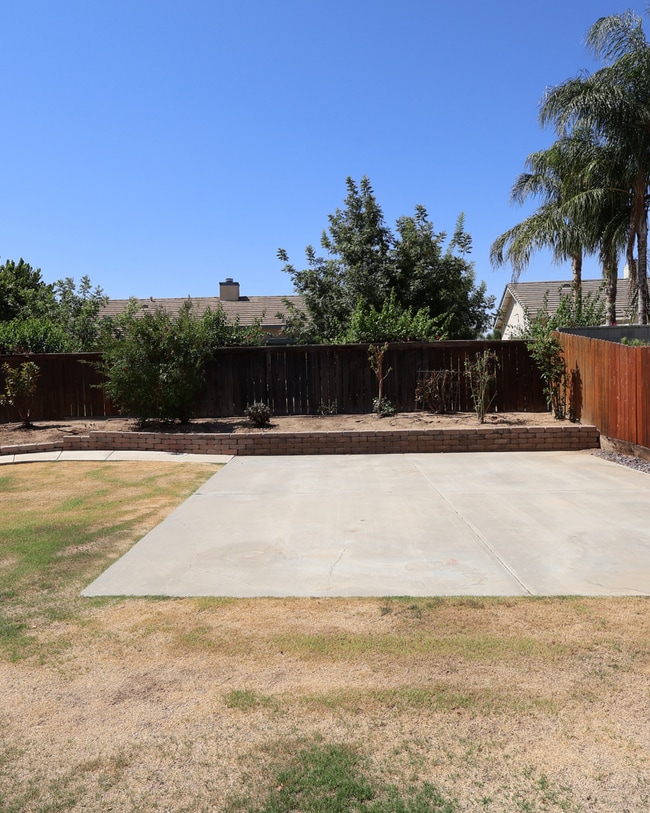 Building Photo - Spacious Beautiful 4-bedroom, 2-bath single-family home in Northwest Bakersfield, Move In Today!