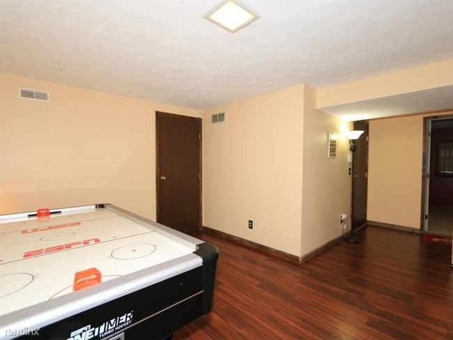 Building Photo - 3 br, 2.5 bath Condo - 2677  Montana Avenue