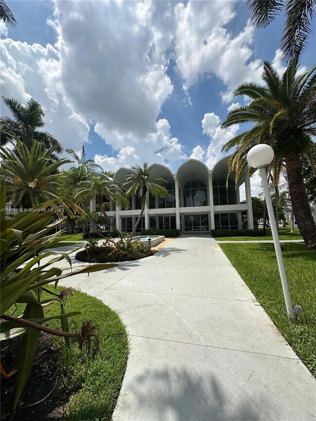 Building Photo - 488 NW 165th St