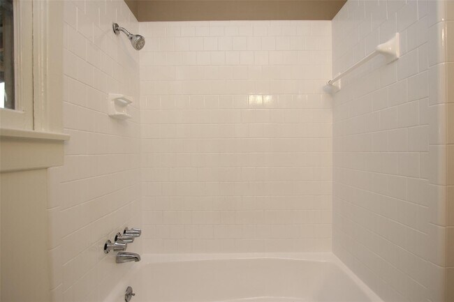 Building Photo - 1127 Walling St