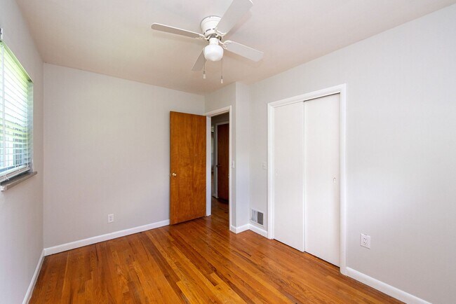 Building Photo - 3627 Edgebrook Dr