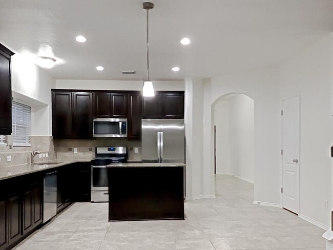 Building Photo - 2550 Riverway Dr