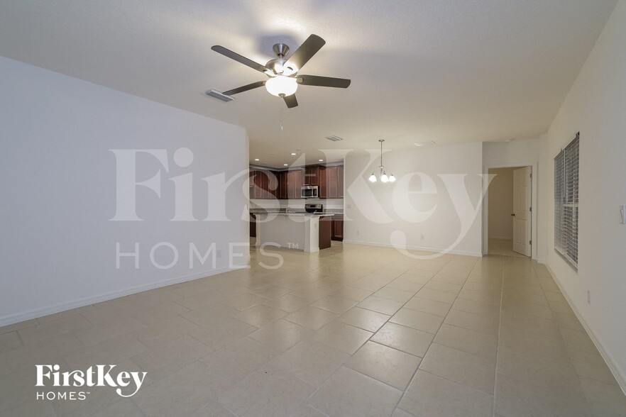 Building Photo - 845 Avenal Ln