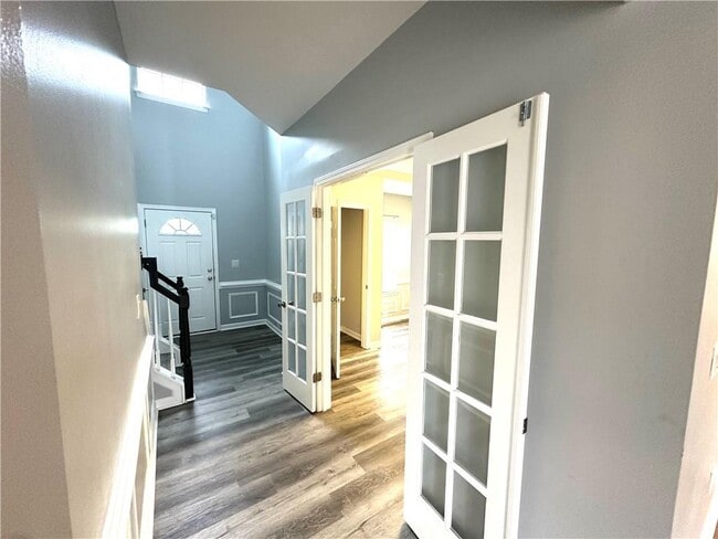 Building Photo - 5496 Village Trace