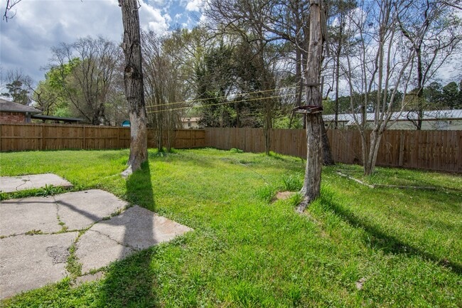 Building Photo - 16962 Glen Eagle Dr N