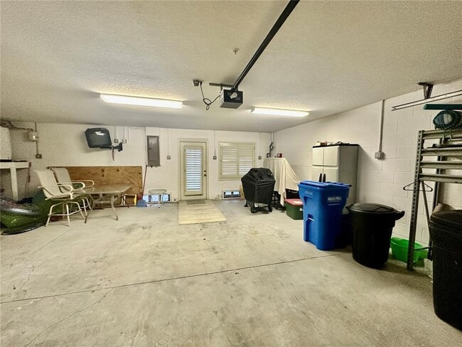 Building Photo - 135 Shoals Cir