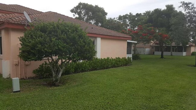 Building Photo - 707 NW 208th Dr
