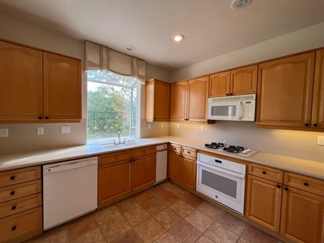 Building Photo - 5630 Highcrest Ct