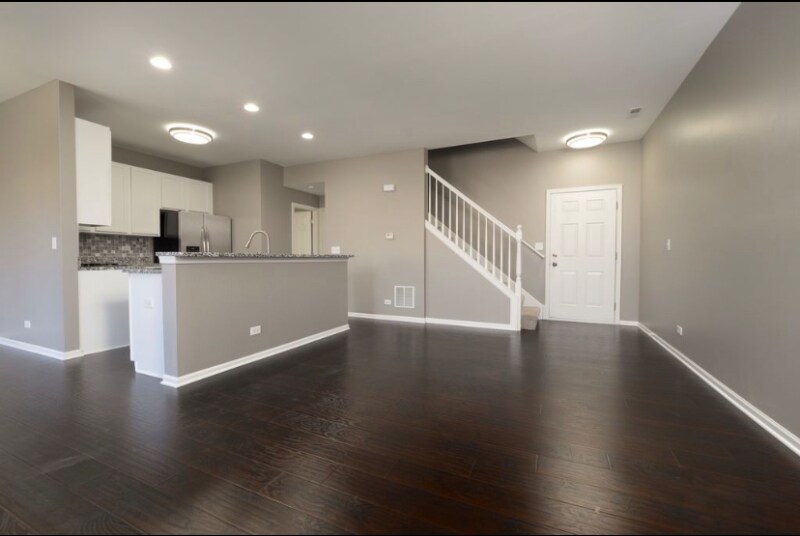 Building Photo - 4036 Blackstone Dr