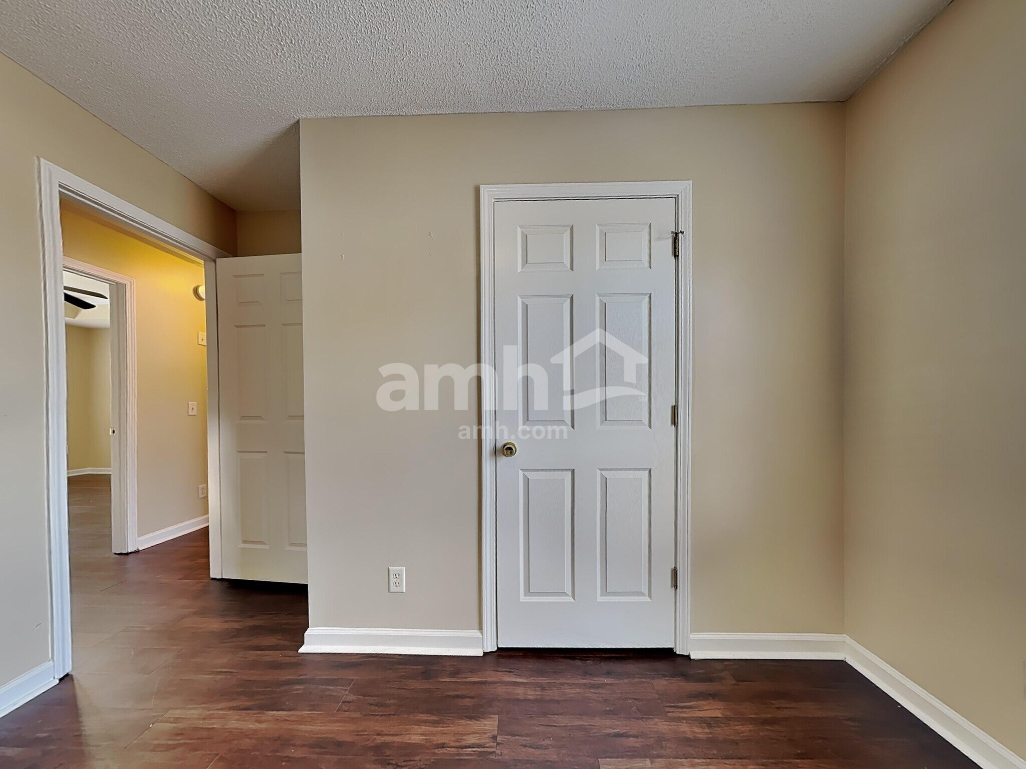 Building Photo - 109 W Tahoe Dr