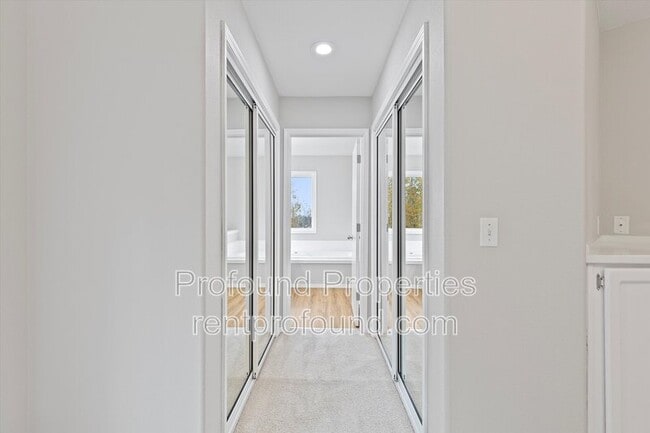 Building Photo - 7533 SW Applegate Dr