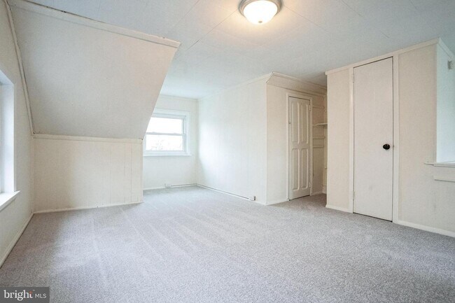 Building Photo - Cute 3 bedroom home