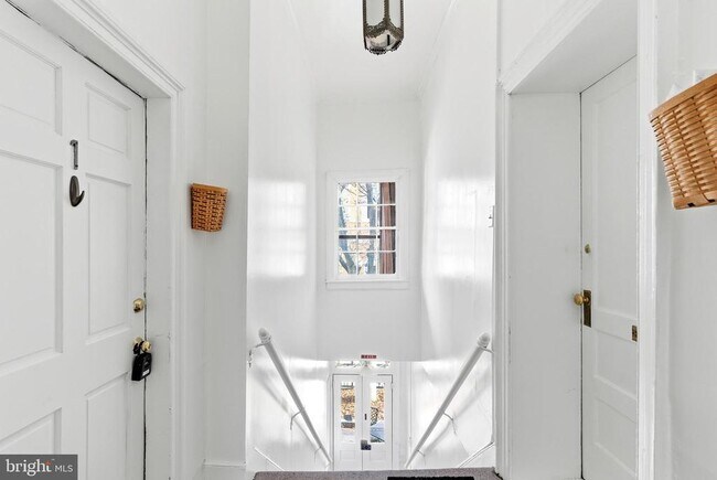 Building Photo - 105 N Loudoun St