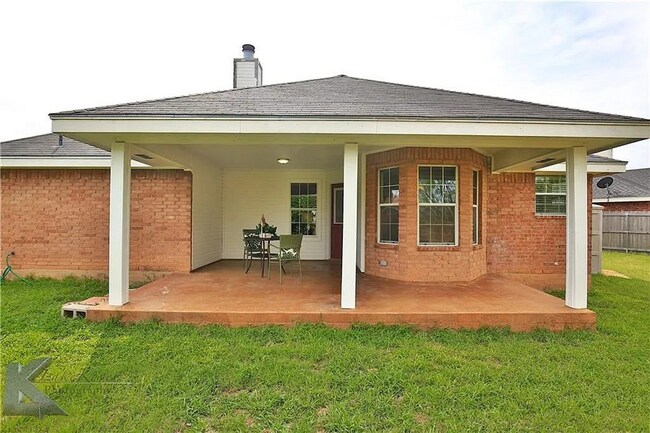 Building Photo - Cute 3-bedroom, 2-bath home