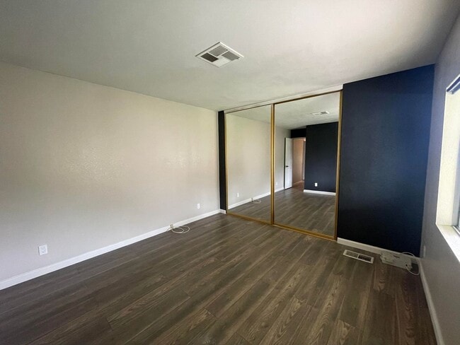 Building Photo - Beautifully remodeled Two Bedroom Two Bath...