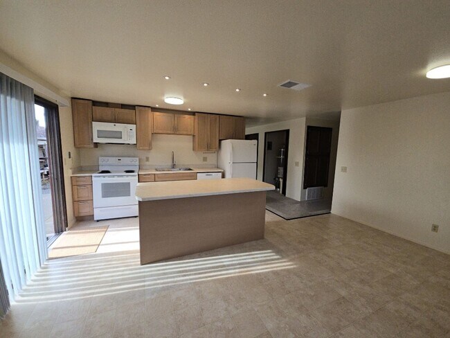 Building Photo - Remodeled 3BD/2A Arcata home close to parks, schools!