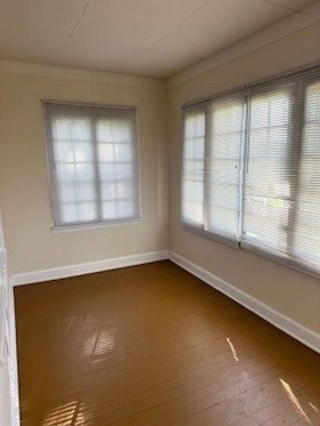 Building Photo - ***Holiday Special: $250 December Rent Spe...