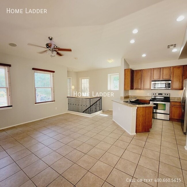 Building Photo - 1369 S Sabino Dr