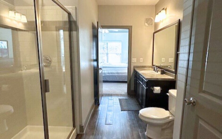 Building Photo - 900 Venue Wy