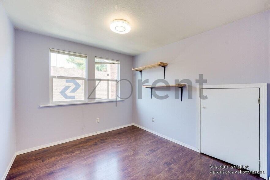 Building Photo - 4321 5th Ave NE