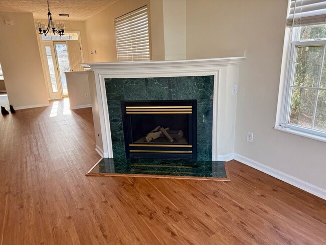 Building Photo - Beautiful 3BR 3BA Townhouse • Updated Kitchen • Deck • 2-Car Garage in Beavercreek