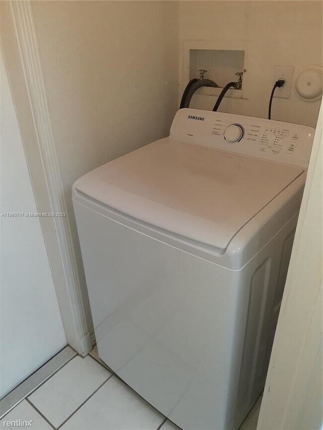 Building Photo - 4 br, 2.5 bath House - 245 Via Milan Ter