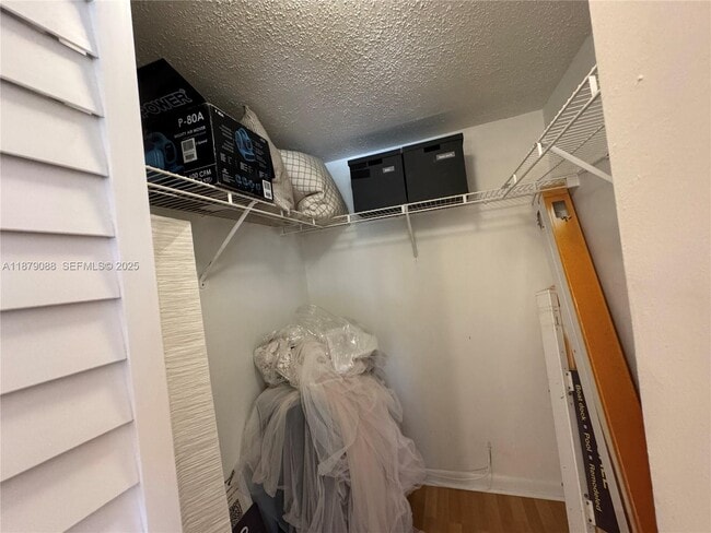 Building Photo - 6900 SW 39th St