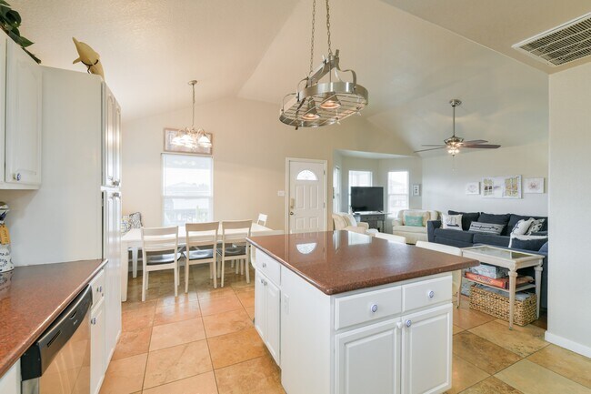 Building Photo - 4131 Jackson Dr