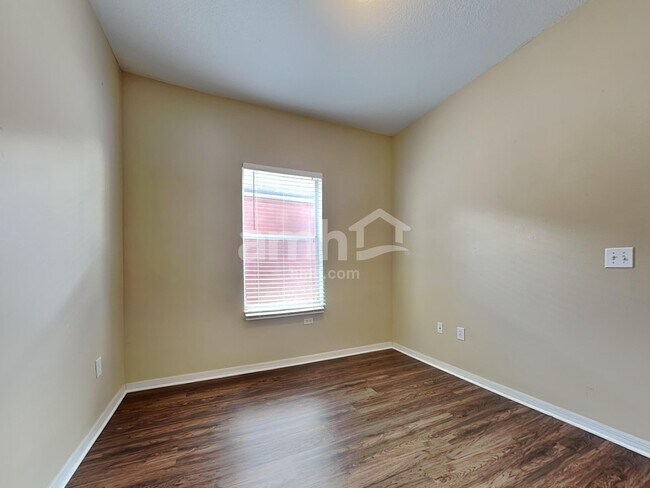 Building Photo - 7044 Monarch Park Dr