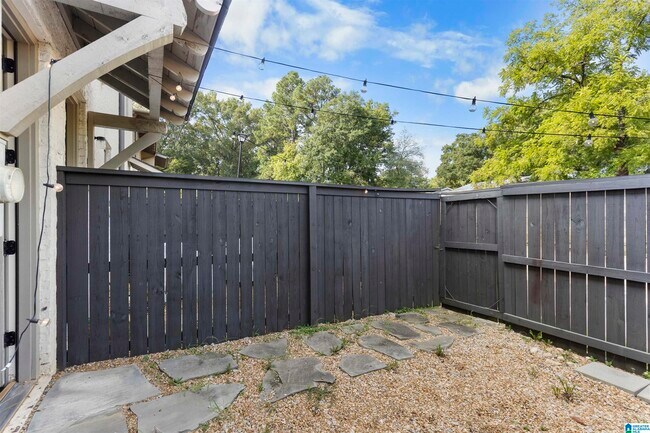 Building Photo - 1348 Calash Ave