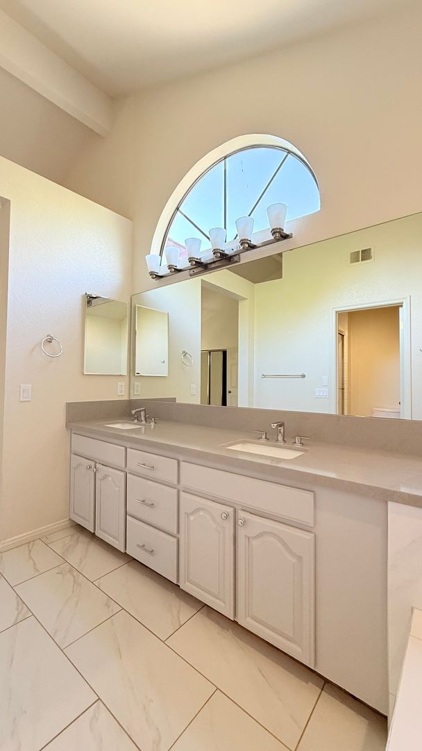 Building Photo - 223 Tipperary Lane -30% Rental Fee