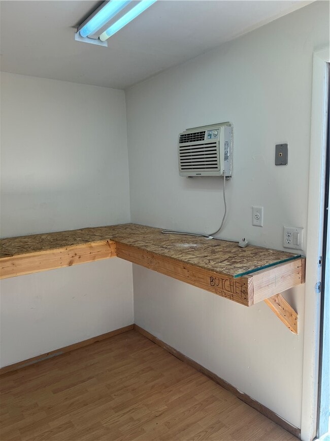 Building Photo - 2040 Swan Cove N