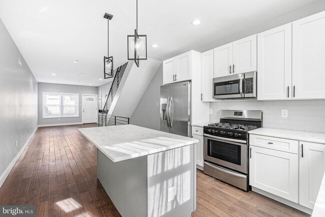 Building Photo - 2122 Sears St