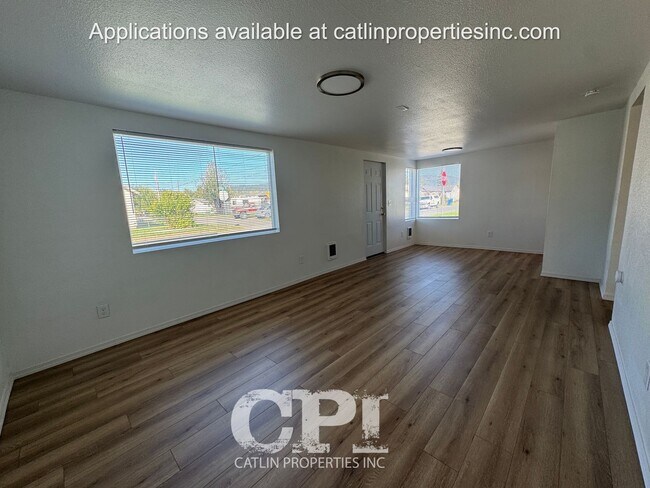Building Photo - 710 Cedar St