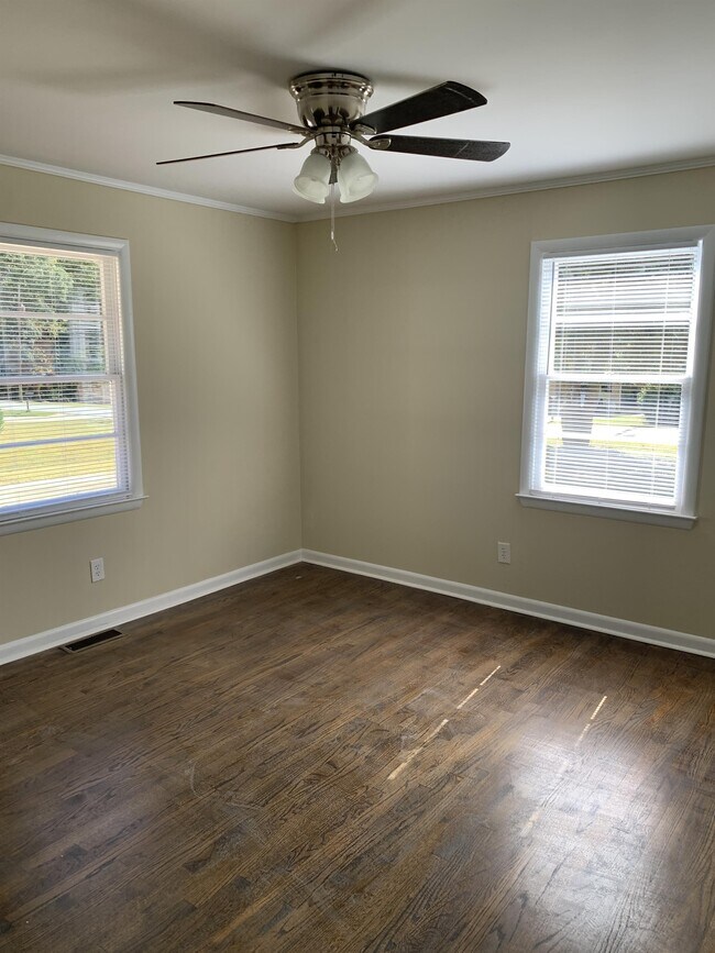 Building Photo - 247 Sherwood Dr