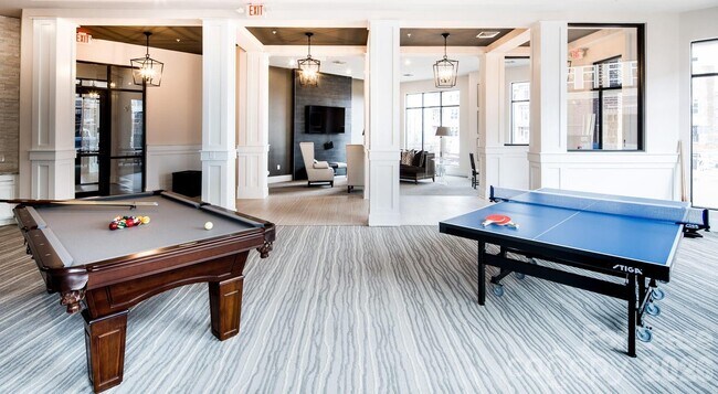 Building Photo - 16408 Holly Crest Ln