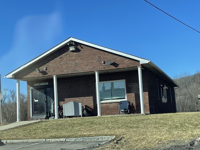 Building Photo - 201 Hinkley Dr