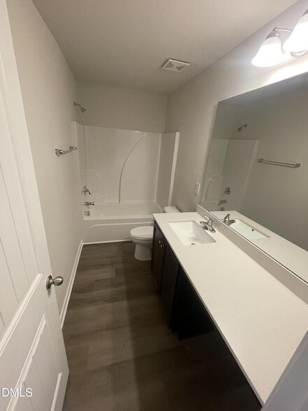 Building Photo - 1089 Peony Ln