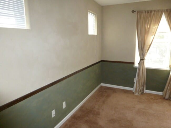 Building Photo - Four Bedroom, Three Bath Home in Somersett