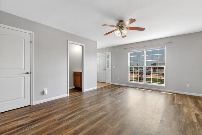 Building Photo - Beautiful 3b/3b Townhome!